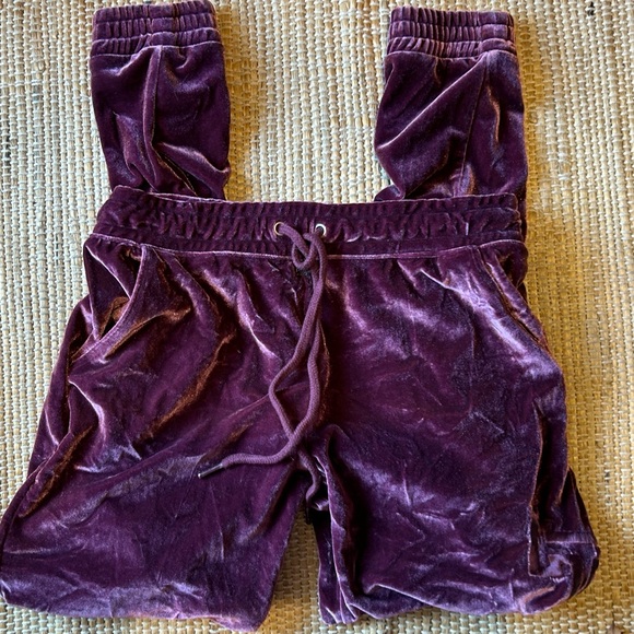 NWOT PINK sXS aubergine lounge/pj set Soft velour-cropped top-drawstring pants - Picture 3 of 7